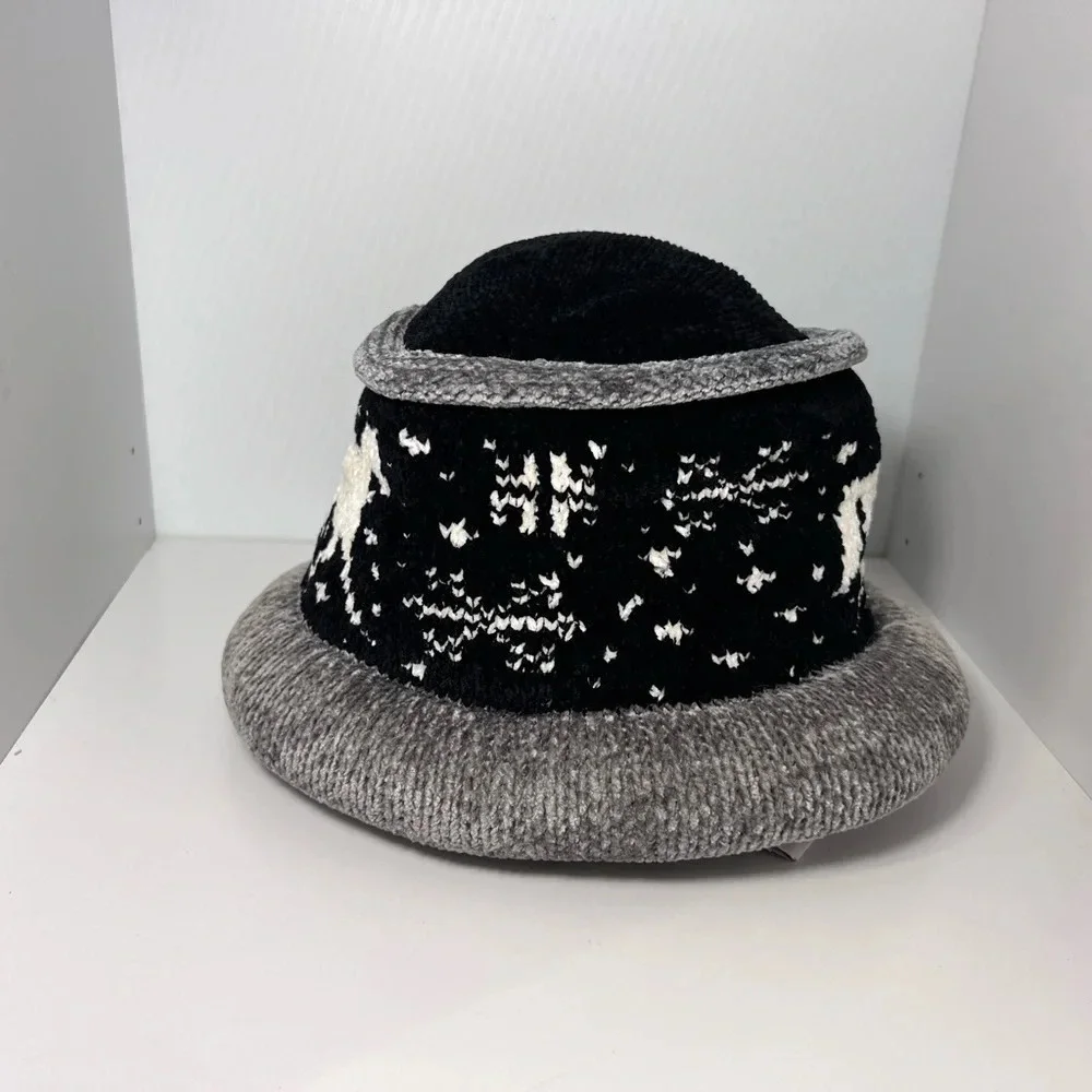 Ouisha,S, 100% viscose Chenille moonlight winter‘s horse‎ scenery beaded tassel.